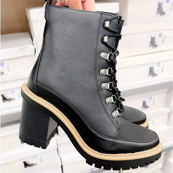 Lace up ,Block heeled boots - Picture 1 of 5